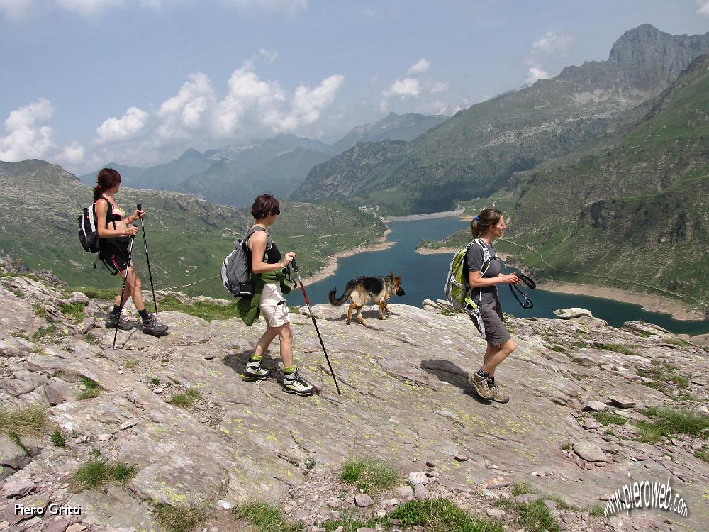 29 Siamo al Passo Laghi Gemelli (2139 m.).jpg